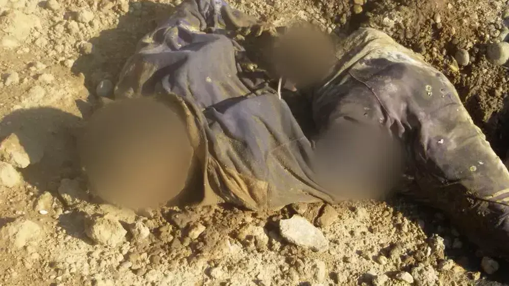 230 גופות שכנראה נרצחו בידי דאעש התגלו בקבר המוני בסוריה, 17 בדצמבר 2014 230 גופות שכנראה נרצחו בידי דאעש התגלו בקבר המוני בסוריה, 17 בדצמבר 2014