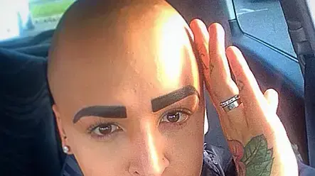 עשה ניתוחים פלסטיים כדי להראות כמו קים קרדשיאן עשה ניתוחים פלסטיים כדי להראות כמו קים קרדשיאן