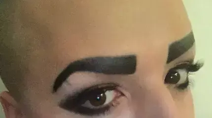 עשה ניתוחים פלסטיים כדי להראות כמו קים קרדשיאן עשה ניתוחים פלסטיים כדי להראות כמו קים קרדשיאן