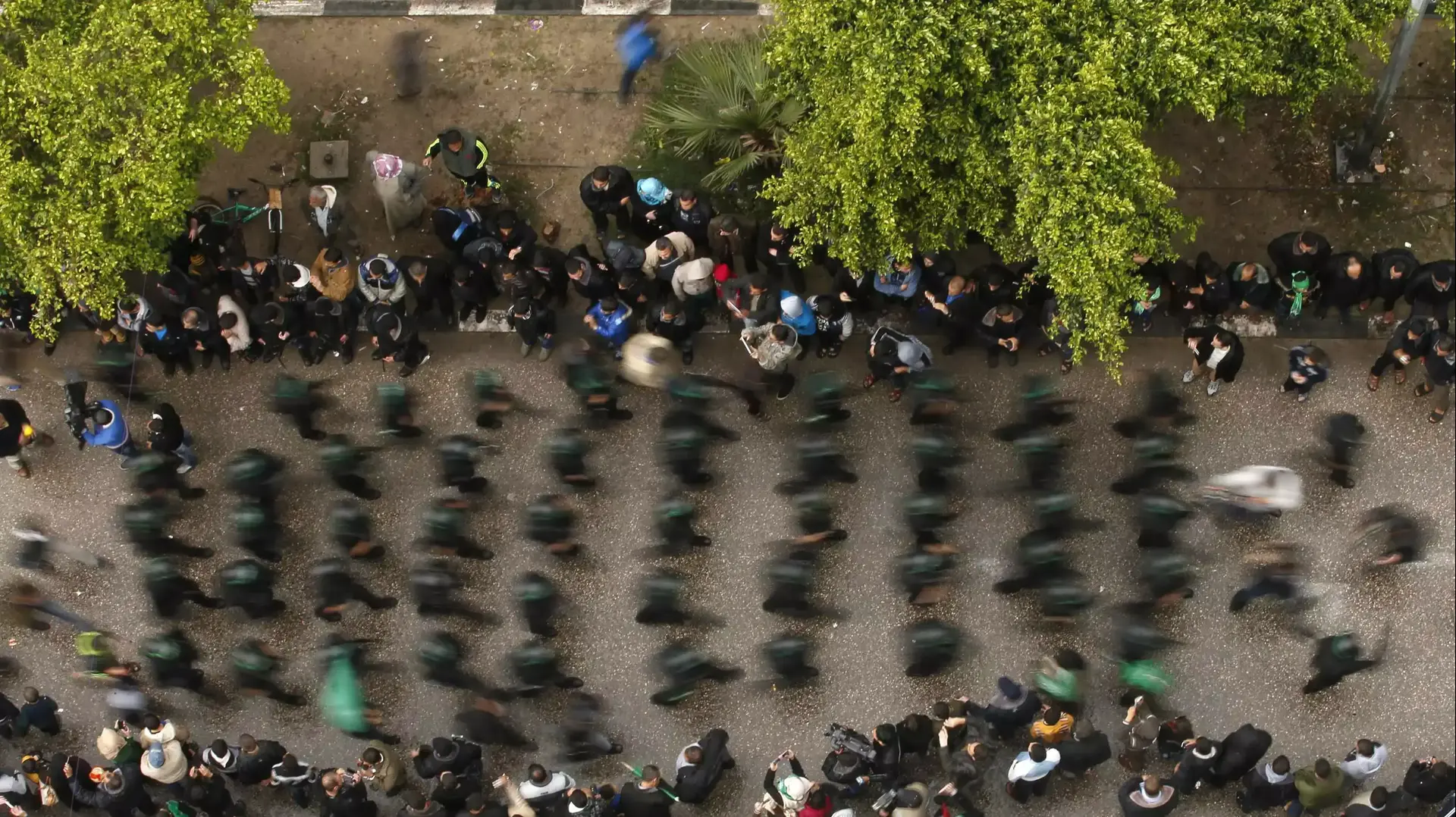 חברי הזרוע הצבאית של חמאס בצעדה לציון 27 שנים להקמת הארגון, עזה חברי הזרוע הצבאית של חמאס בצעדה לציון 27 שנים להקמת הארגון, עזה