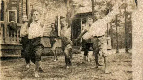קן ורשה של השומר הצעיר בין השנים 1917-1927 קן ורשה של השומר הצעיר בין השנים 1917-1927