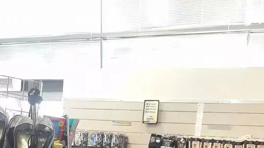 נעדרות: מיק זקס ועמליה קטיה מלמד נעדרות: מיק זקס ועמליה קטיה מלמד