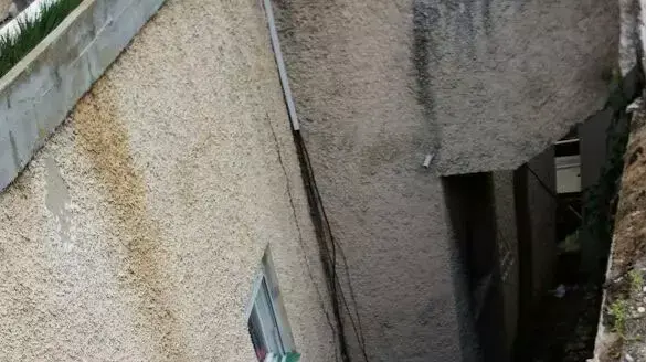 מכונית שבה נהגה אישה בת 70 הידרדרה מגובה 2 קומות בחיפה
