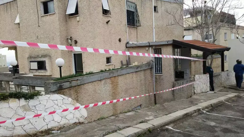 מכונית שבה נהגה אישה בת 70 הידרדרה מגובה 2 קומות בחיפה