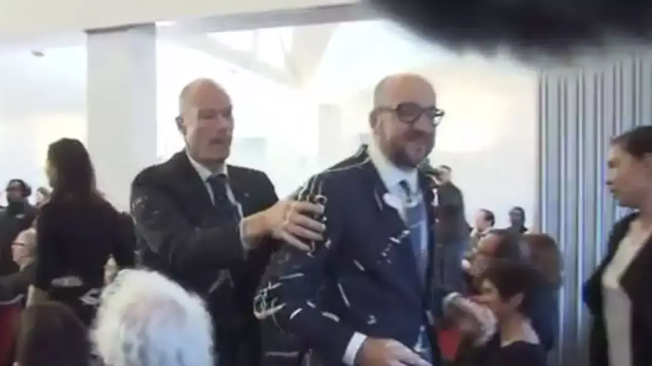 ראש ממשלת בלגיה הותקף על ידי פעילה פמיניסטית