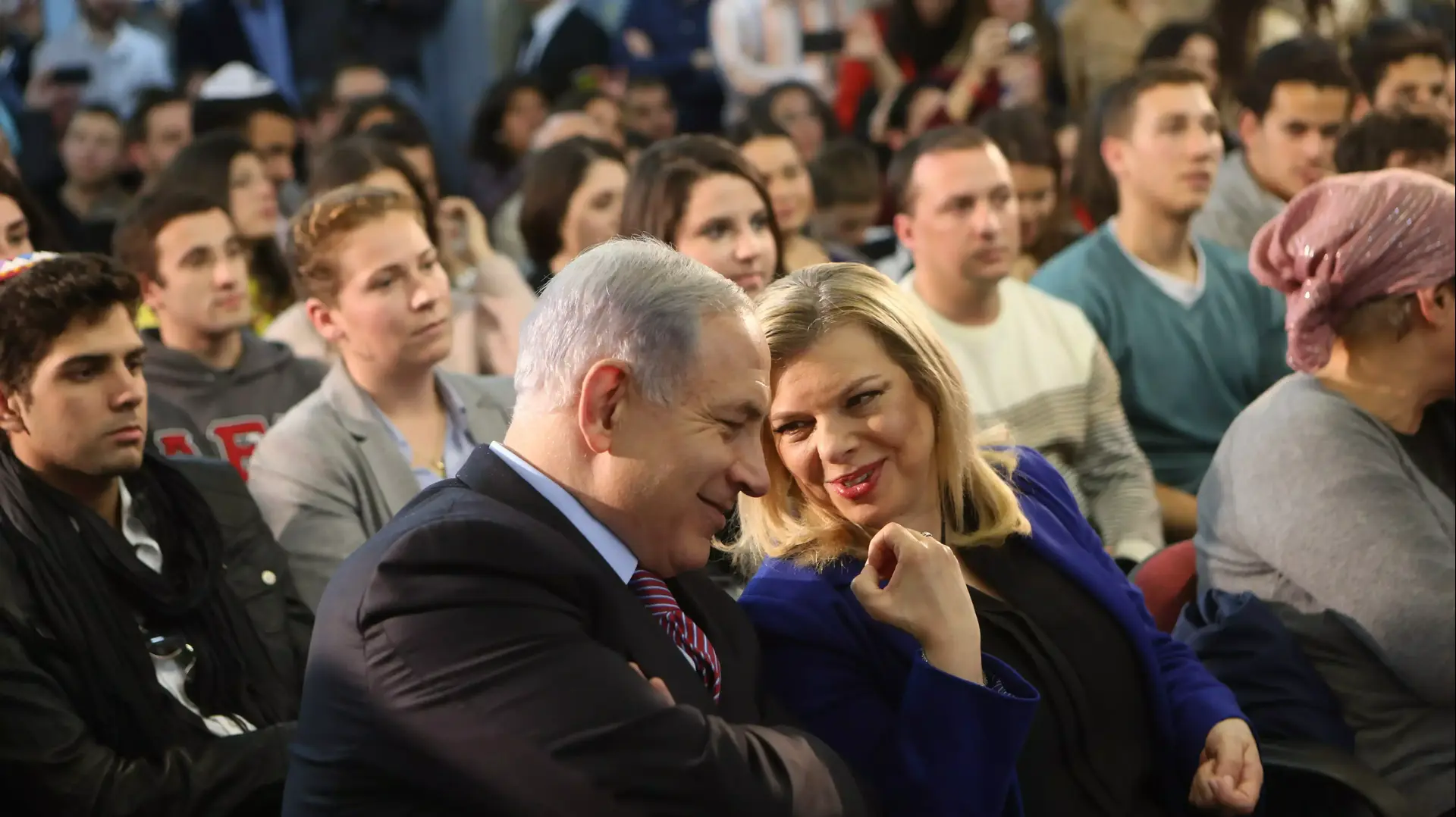 ראש הממשלה בנימין נתניהו ורעייתו בטקס הדלקת נר שביעי עם עולים חדשים בבית קנדה, ירושלים ראש הממשלה בנימין נתניהו ורעייתו בטקס הדלקת נר שביעי עם עולים חדשים בבית קנדה, ירושלים