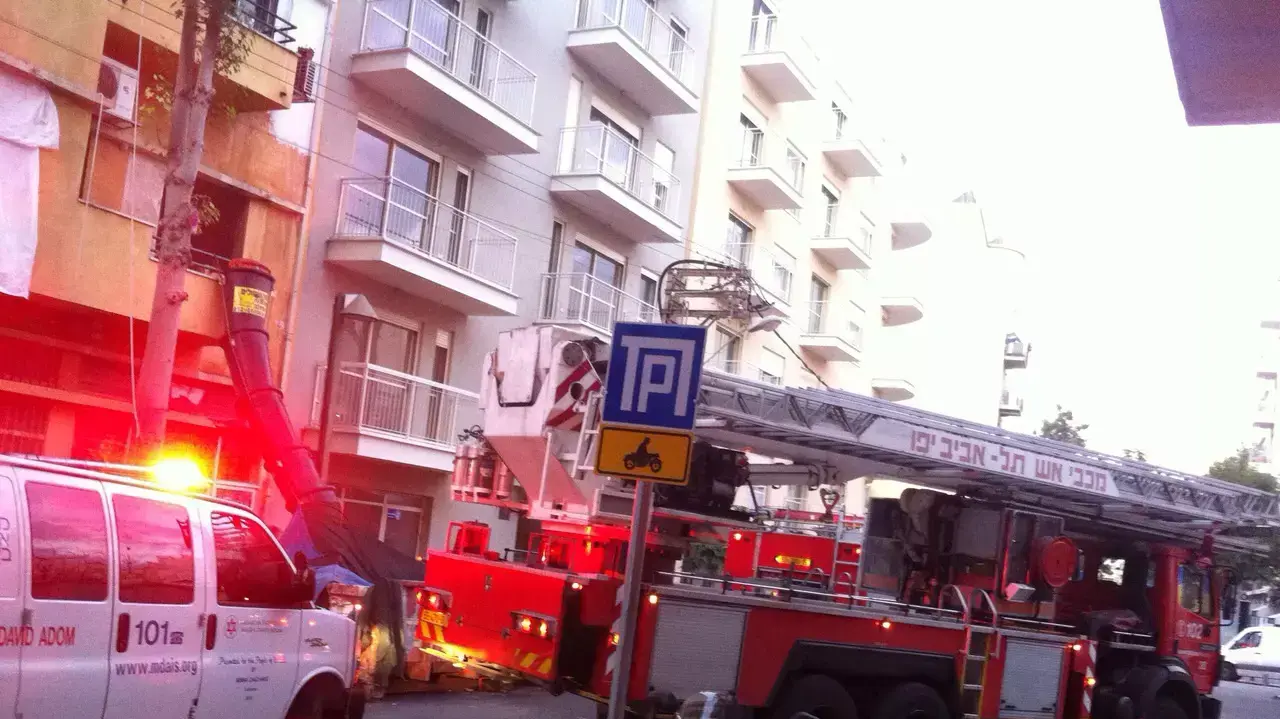 שריפה ברחוב החלוצים בתל אביב שריפה ברחוב החלוצים בתל אביב