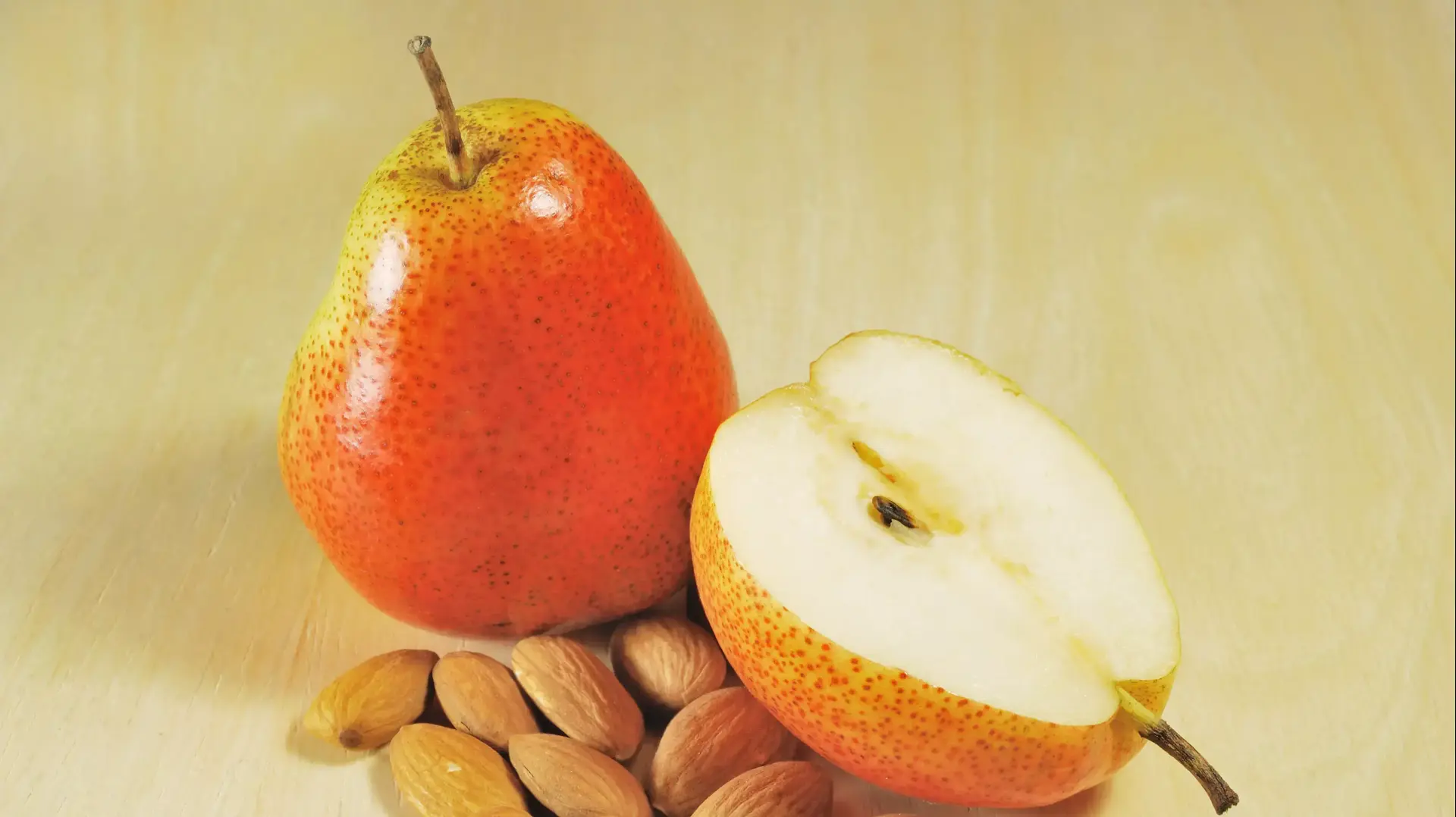 אגס ושקדים אגס ושקדים