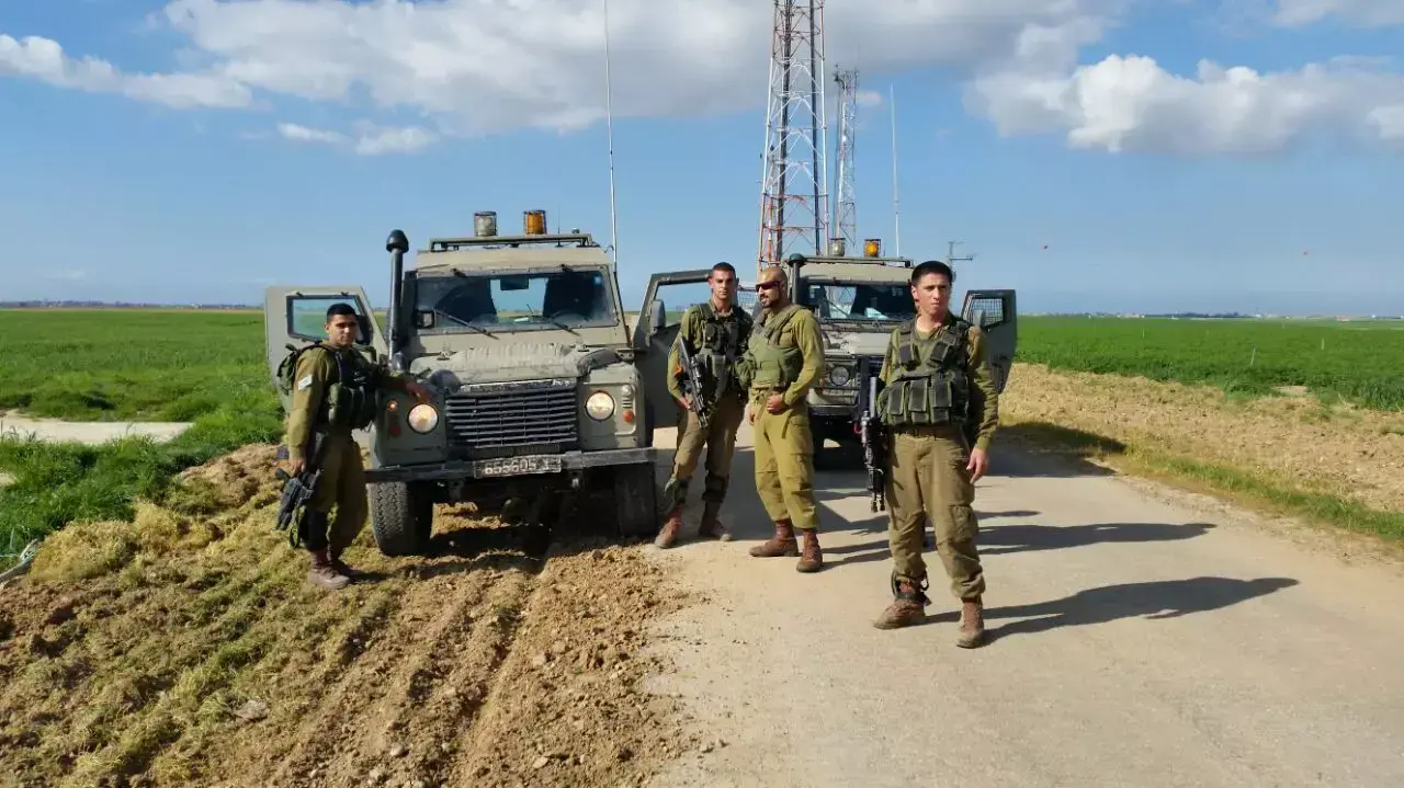 חיילים באזור אירוע הירי סמוך לגדר המערכת בעזה, דצמבר 2014