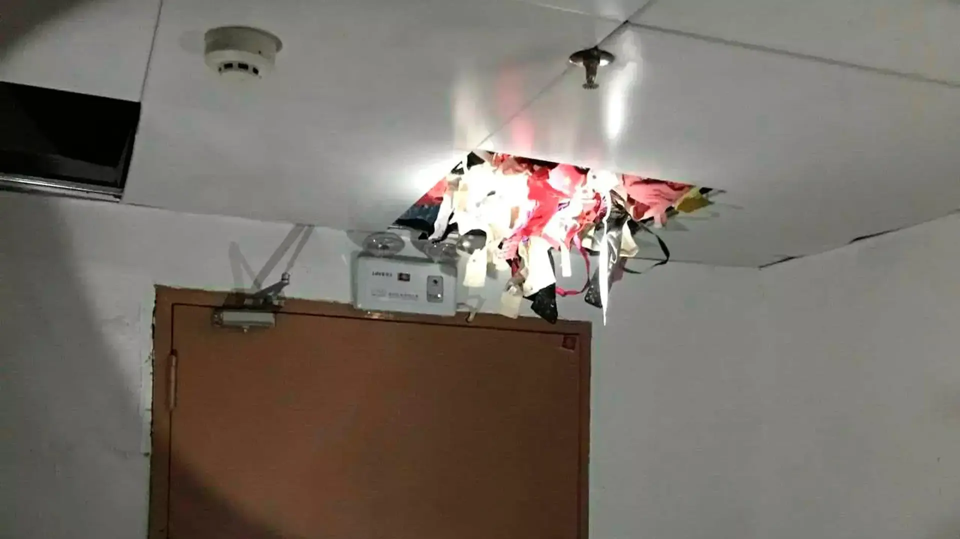 גנב הלבשה תחתונה נתפס כשברשותו 2000 חזיות גנב הלבשה תחתונה נתפס כשברשותו 2000 חזיות