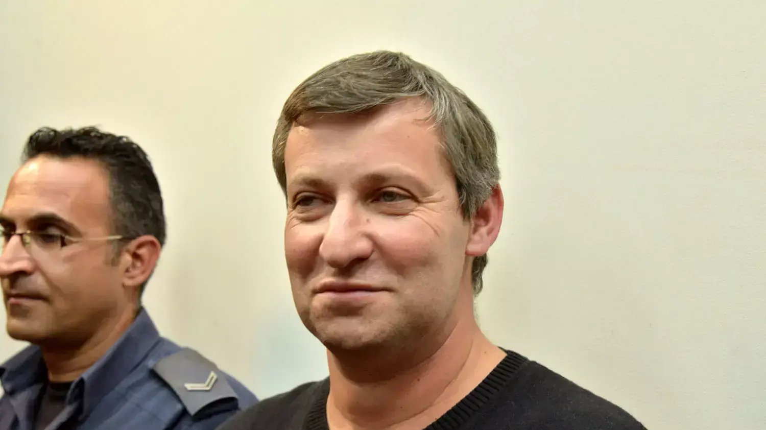 השר לשעבר סטס מיסז'ניקוב בהארכת מעצר בבית המשפט בראשון לציון