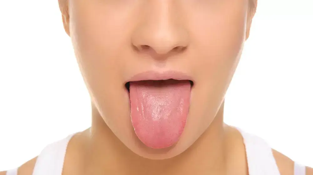 אישה מוציאה לשון אישה מוציאה לשון