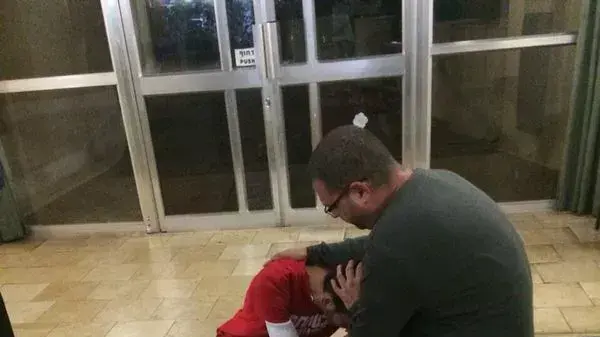 אלי קובלון, חולה שהתפרץ לישיבת ועדת סל התרופות. דצמבר 2014 אלי קובלון, חולה שהתפרץ לישיבת ועדת סל התרופות. דצמבר 2014