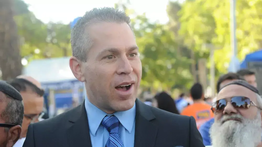 שר הפנים גלעד ארדן מגיע להצביע בפריימריז של הליכוד, גני התערוכה