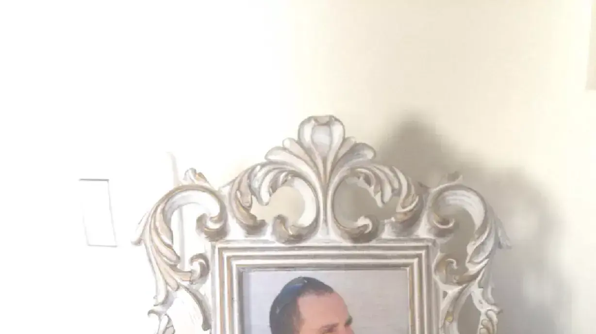 חפצים, ארגזים ותמונות בביתה של מיכל קסטן קידר חפצים, ארגזים ותמונות בביתה של מיכל קסטן קידר