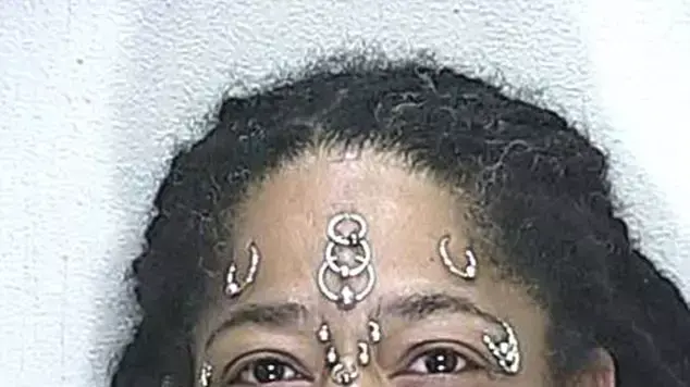 תמונות מעצר מביכות