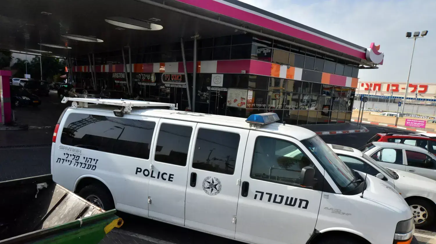 אולם האירועים "אריסטון" בראשון לציון שמחוצה לו נורה למוות גבר, 2 בינואר 2015 אולם האירועים "אריסטון" בראשון לציון שמחוצה לו נורה למוות גבר, 2 בינואר 2015