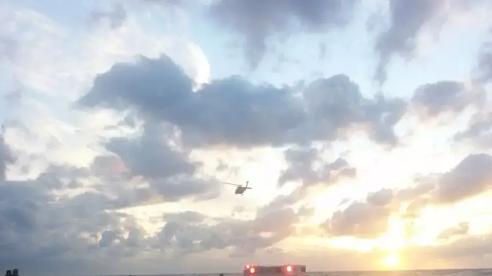 חיפושים אחר ילד בן עשר שנסחף בחוף הגולשים בבת ים