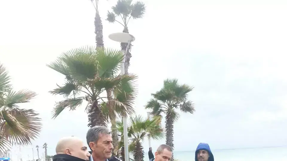 ממשיכים החיפושים אחר הילד שנפל משובר הגלים בבת ים, ינואר 2015 ממשיכים החיפושים אחר הילד שנפל משובר הגלים בבת ים, ינואר 2015
