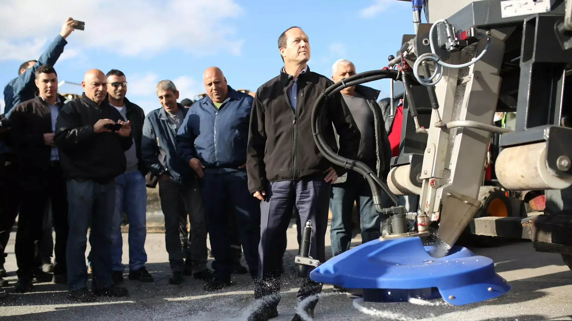 ראש עיריית ירושלים, ניר ברקת, נערך לשלג בבירה, ינואר 2014 ראש עיריית ירושלים, ניר ברקת, נערך לשלג בבירה, ינואר 2014