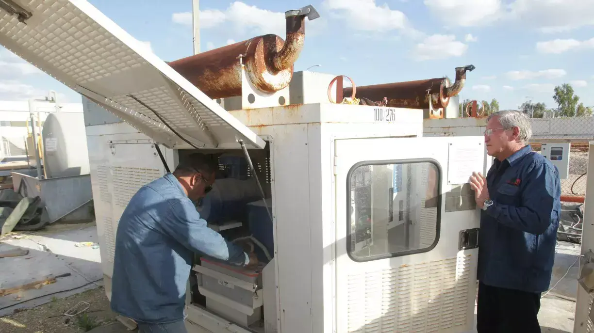 עובדי חברת חשמל נערכים לסופה: ביצוע בדיקות טכניות לצי הגנרטורים, ינואר 2015 עובדי חברת חשמל נערכים לסופה: ביצוע בדיקות טכניות לצי הגנרטורים, ינואר 2015
