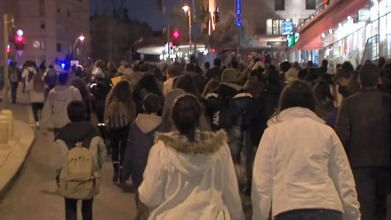 מחאת תלמידים נגד ביטול הטיולים השנתיים, ירושלים ינואר 2014 מחאת תלמידים נגד ביטול הטיולים השנתיים, ירושלים ינואר 2014