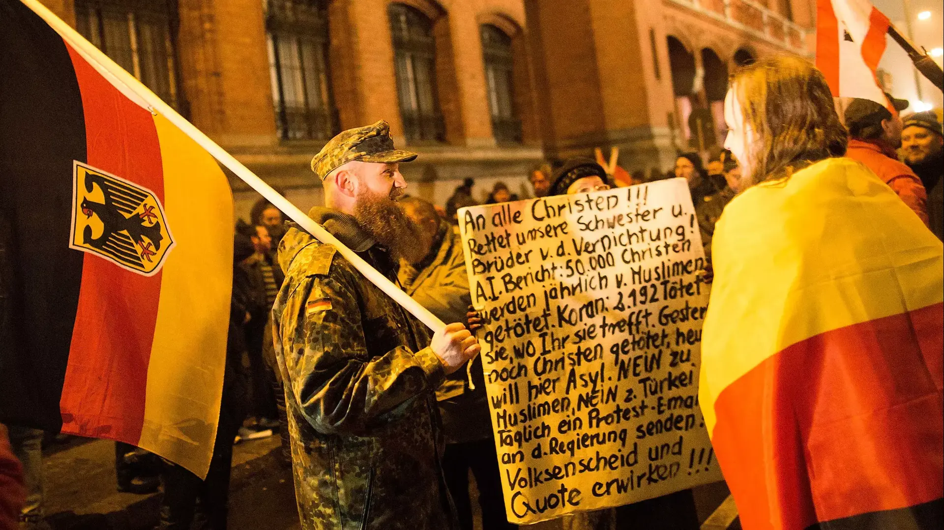 הפגנה של PEGIDA פטריוטים אירופים נגד האיסלאמיזציה של המערב דרזדן, 5 בינואר 2015 הפגנה של PEGIDA פטריוטים אירופים נגד האיסלאמיזציה של המערב דרזדן, 5 בינואר 2015