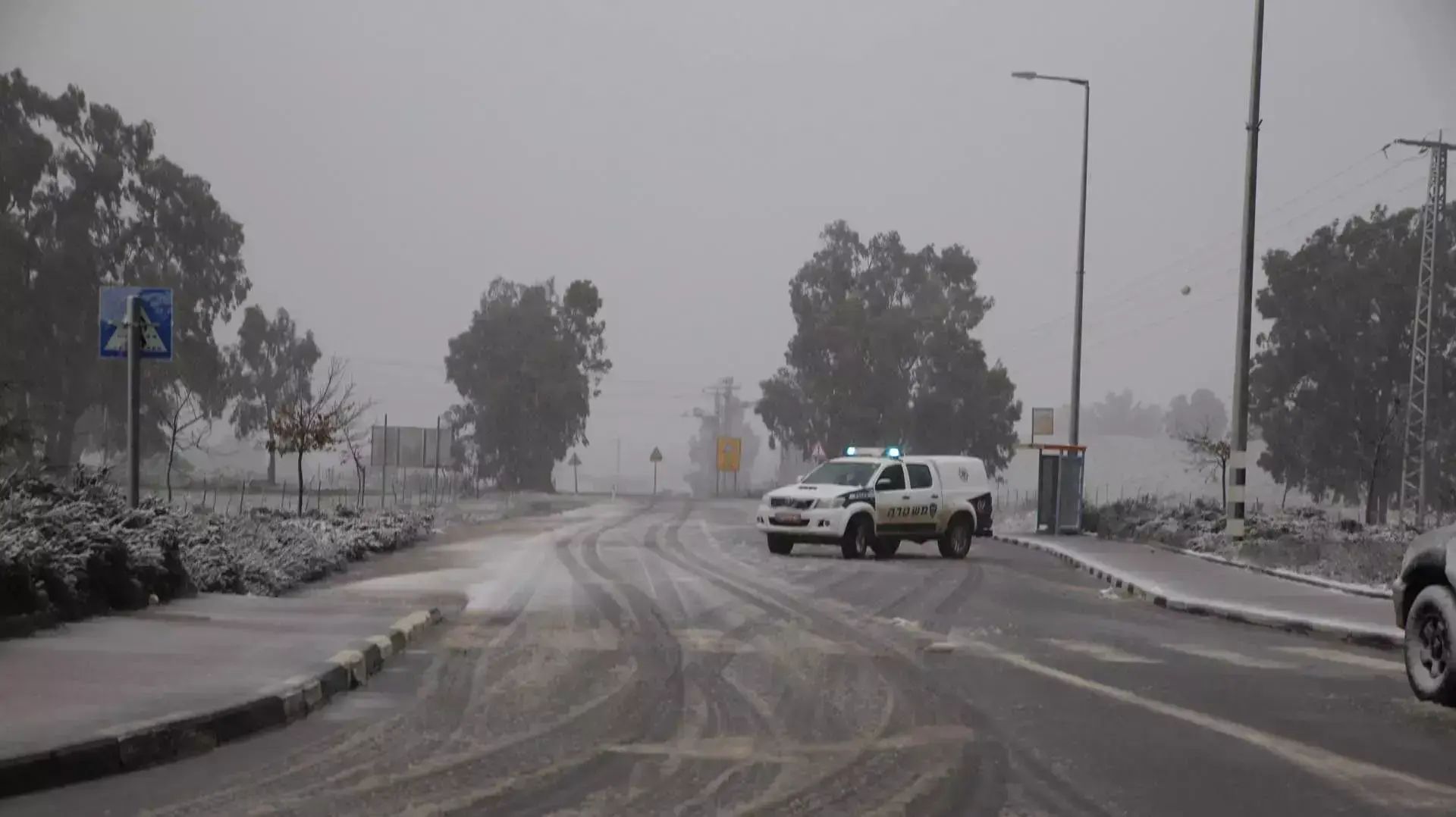 שלג בצומת אמיר (צומת ווסט) ברמת הגולן, ינואר 2015 שלג בצומת אמיר (צומת ווסט) ברמת הגולן, ינואר 2015