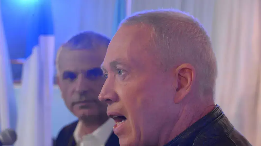 משה כחלון ויואב גלנט בכפר המכבייה, מפלגה "כולנו", ינואר 2015