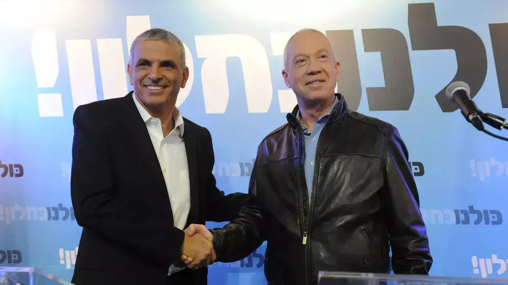 משה כחלון ויואב גלנט בכפר המכבייה, מפלגה "כולנו", ינואר 2015 משה כחלון ויואב גלנט בכפר המכבייה, מפלגה "כולנו", ינואר 2015
