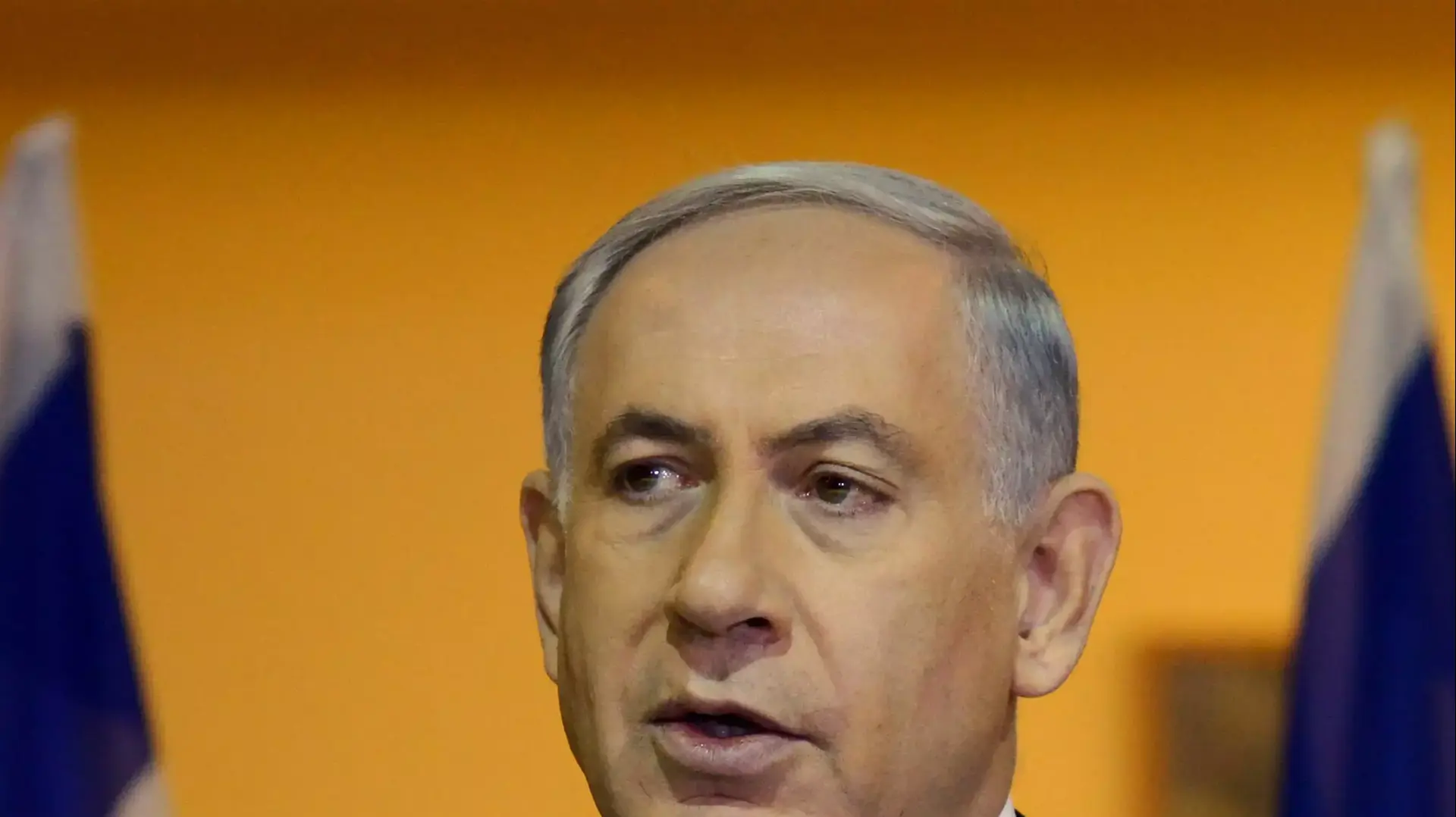 ראש הממשלה בנימין נתניהו בהצהרה על הפיגוע בפריז, ינואר 2015 ראש הממשלה בנימין נתניהו בהצהרה על הפיגוע בפריז, ינואר 2015
