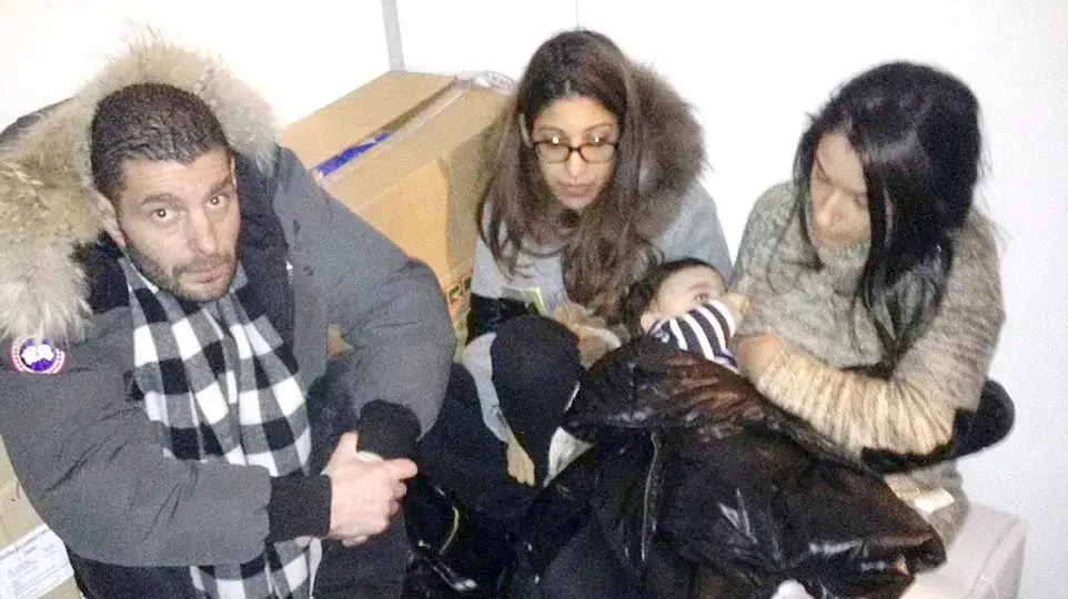 יהודים מסתתרים במקרר בזמן שהמחבלים נמצאים בסופר היפר כשר יהודים מסתתרים במקרר בזמן שהמחבלים נמצאים בסופר היפר כשר