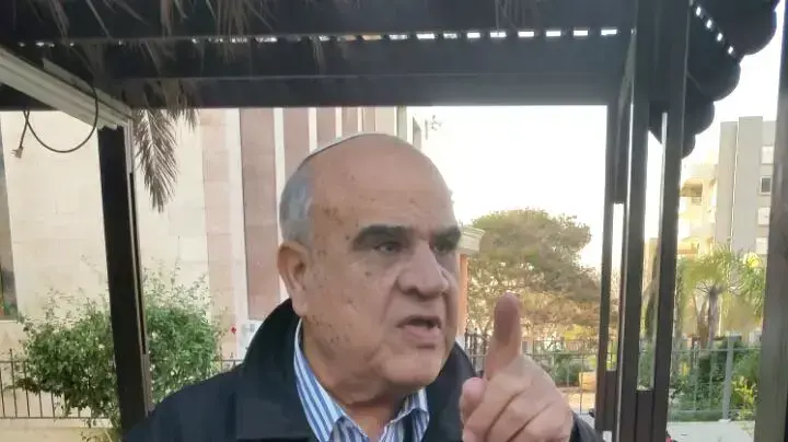 פנחס בוקבוזה אביה של קרול אוליאל שניצלה בפיגוע בפריז, אשדוד ינואר 2015 פנחס בוקבוזה אביה של קרול אוליאל שניצלה בפיגוע בפריז, אשדוד ינואר 2015