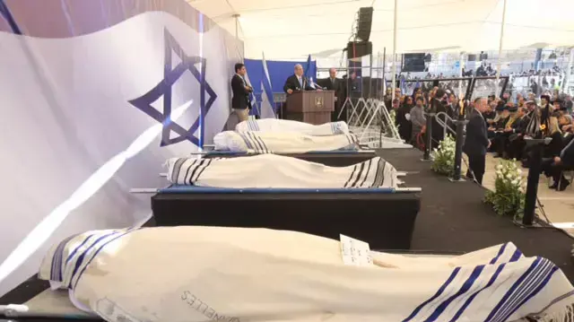 הלוויותיהם של הרוגי הפיגוע בפריז בהר המנוחות בגבעת שאול בירושלים, ינואר 2015 הלוויותיהם של הרוגי הפיגוע בפריז בהר המנוחות בגבעת שאול בירושלים, ינואר 2015
