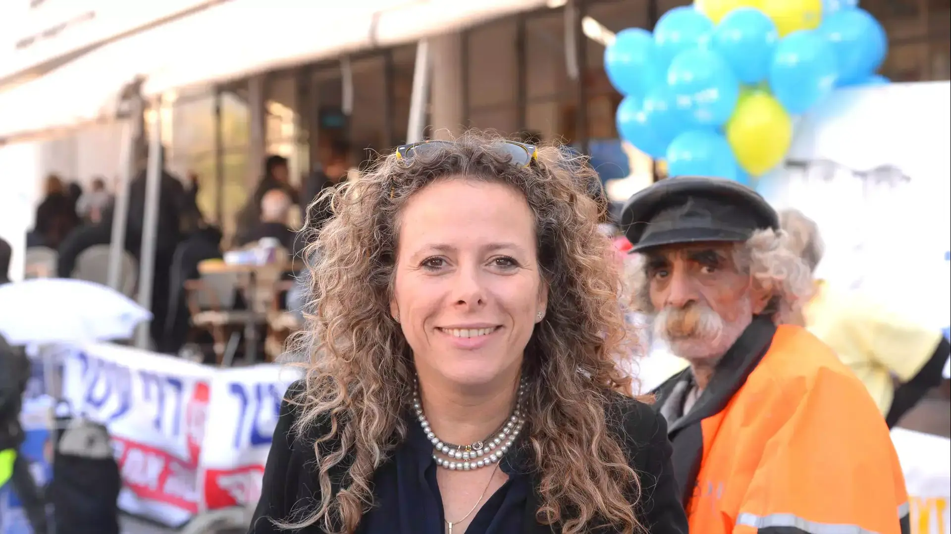 המתמודדת איילת נחמיאס ורבין בפתיחת הקלפיות לבחירות במפלגת העבודה, בית סוקולוב תל אביב ינואר 2015 המתמודדת איילת נחמיאס ורבין בפתיחת הקלפיות לבחירות במפלגת העבודה, בית סוקולוב תל אביב ינואר 2015