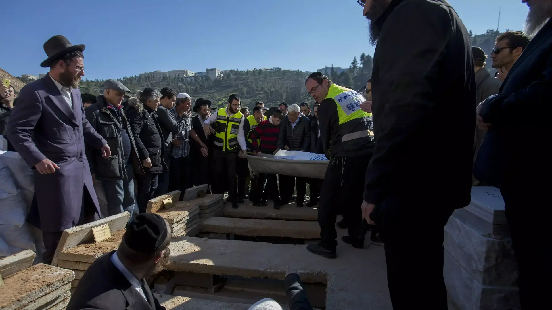 בהלוויותיהם של הרוגי הפיגוע בפריז בהר המנוחות בגבעת שאול בירושלים, ינואר 2015