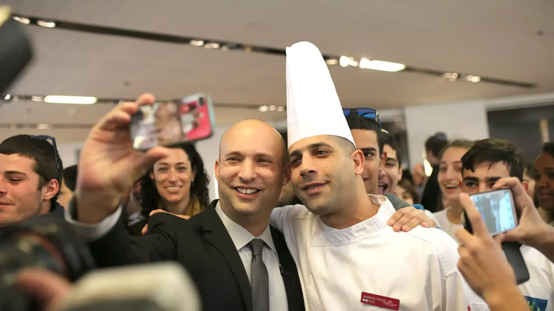 נפתלי בנט מצביע בבחירות לבית היהודי, ינואר 2015 נפתלי בנט מצביע בבחירות לבית היהודי, ינואר 2015