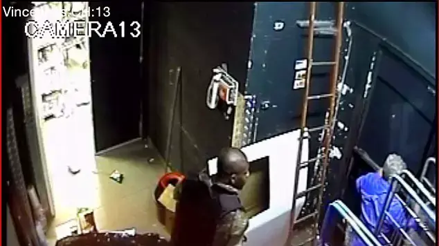 תמנות ממצלמת האבטחה מהמרכול הכשר בפריז שבו נרצחו ארבעה יהודים 