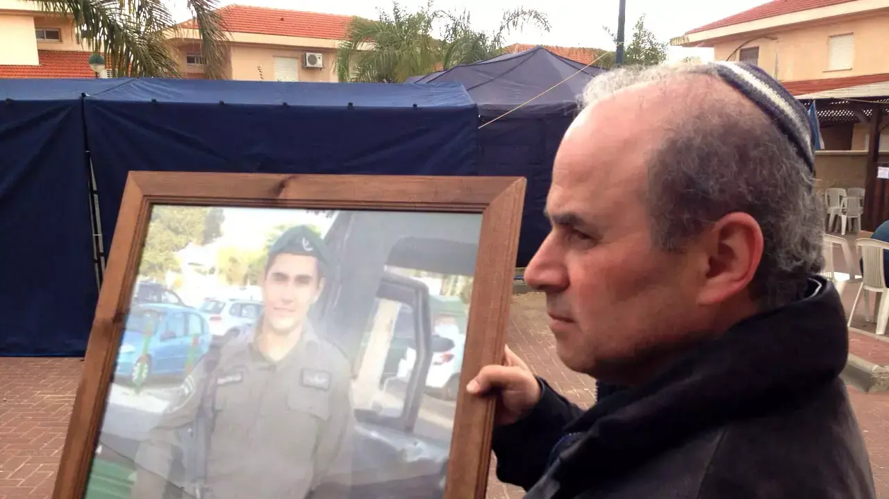 אריה גרונוב, אביו של לוחם המג"ב שנהרג מפליטת הכדור. ינואר 2015 אריה גרונוב, אביו של לוחם המג"ב שנהרג מפליטת הכדור. ינואר 2015