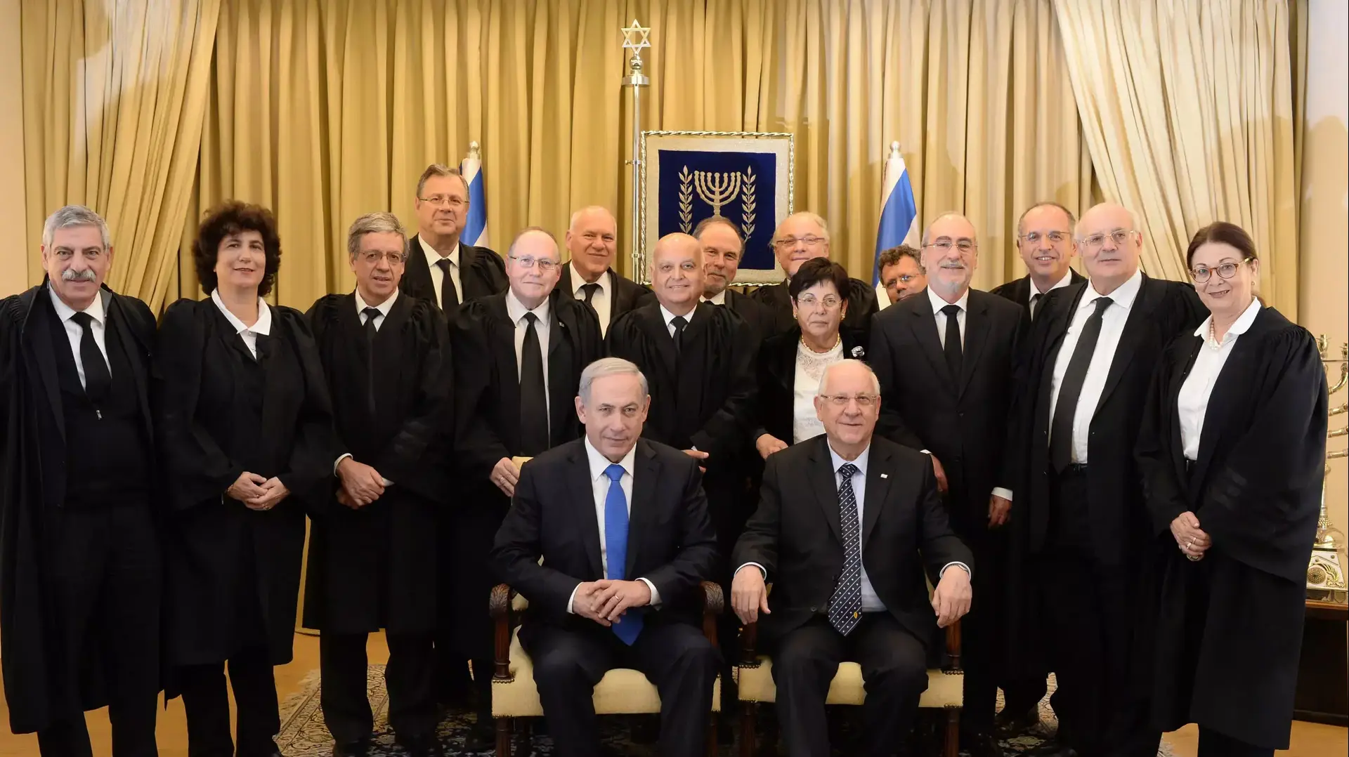 נשיא המדינה בטקס השבעת נשיאת בית המשפט העליון, השופטת מרים נאור, בבית הנשיא. ינואר 2015 נשיא המדינה בטקס השבעת נשיאת בית המשפט העליון, השופטת מרים נאור, בבית הנשיא. ינואר 2015