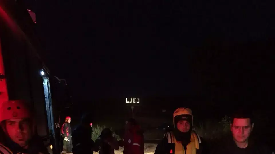 בני זוג חולצו לאחר שנתקעו בנחל לכיש, 16 בינואר 2015