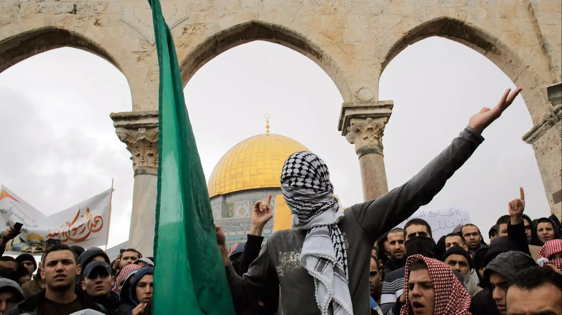 הפגנות מחאה נגד "שרלי הבדו" במזרח ירושלים הפגנות מחאה נגד "שרלי הבדו" במזרח ירושלים