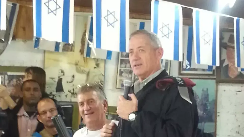 צביקה לוי והרמטכ"ל בני גנץ בקיבוץ יפעת צביקה לוי והרמטכ"ל בני גנץ בקיבוץ יפעת