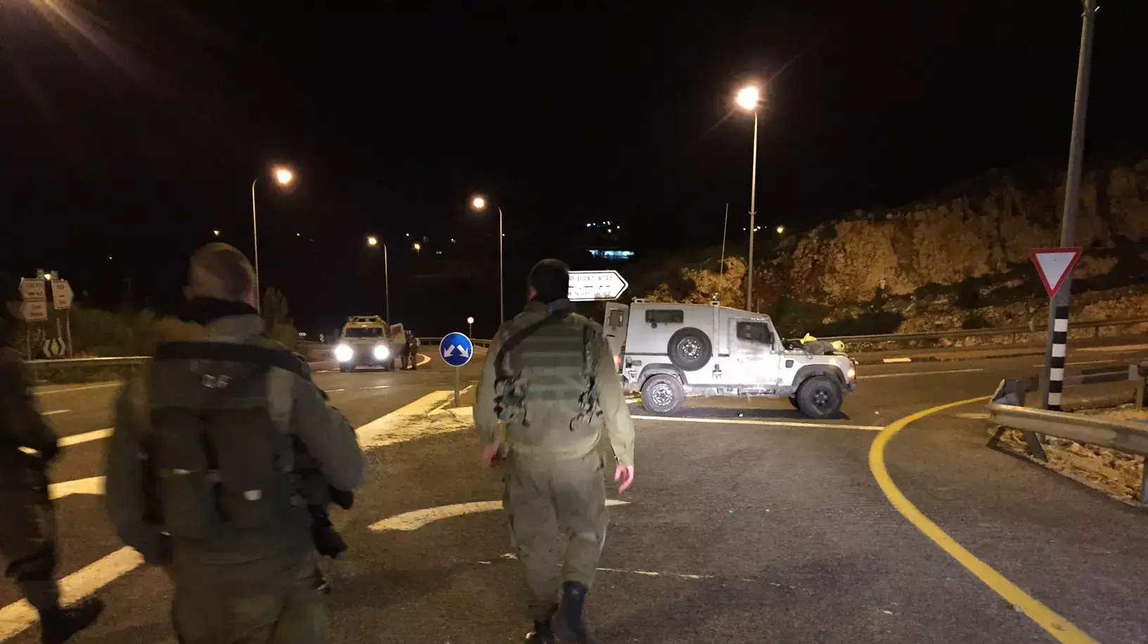 חיילים במחסום בכביש הצפון חיילים במחסום בכביש הצפון