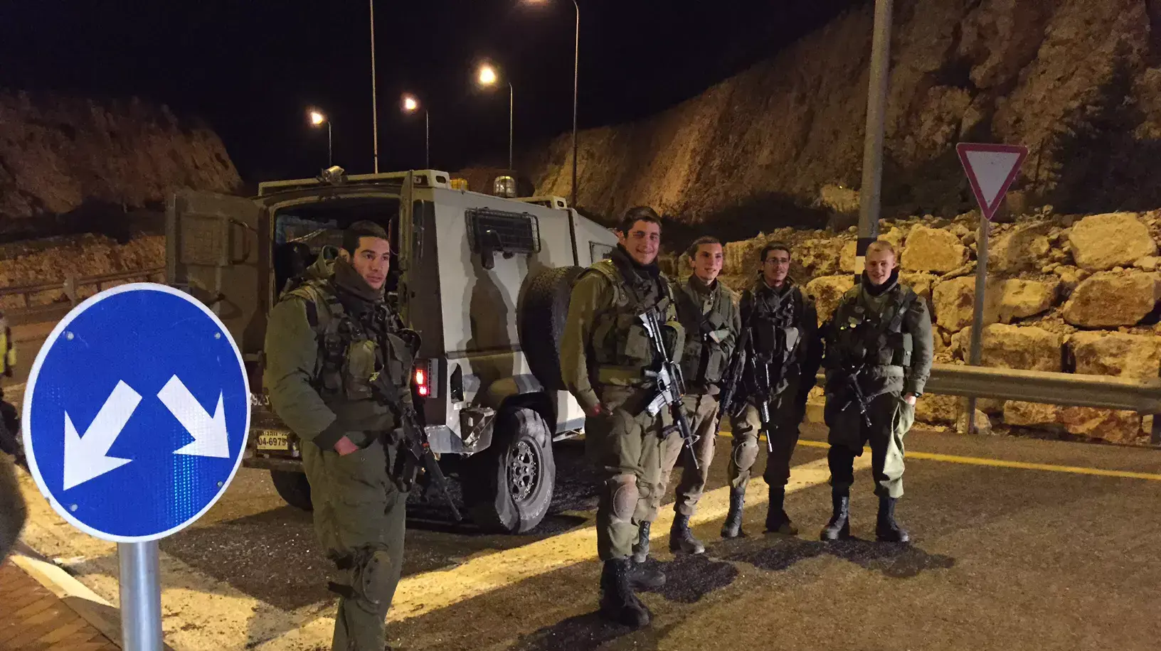 חיילים במחסום בכביש הצפון
