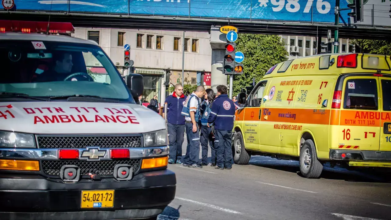 זירת הפיגוע בגשר מעריב בתל אביב, ינואר 2015 זירת הפיגוע בגשר מעריב בתל אביב, ינואר 2015