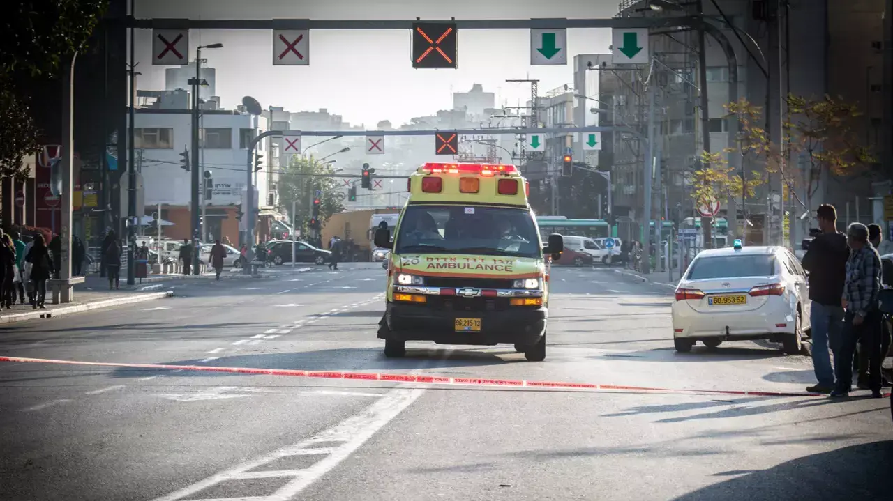 זירת הפיגוע בגשר מעריב בתל אביב, ינואר 2015 זירת הפיגוע בגשר מעריב בתל אביב, ינואר 2015