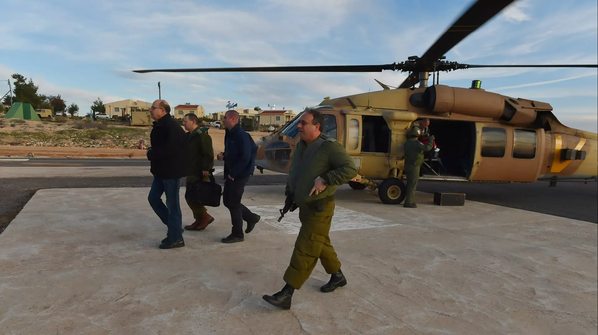 שר הביטחון משה בוגי יעלון מבקר במפקדת פיקוד הצפון שר הביטחון משה בוגי יעלון מבקר במפקדת פיקוד הצפון