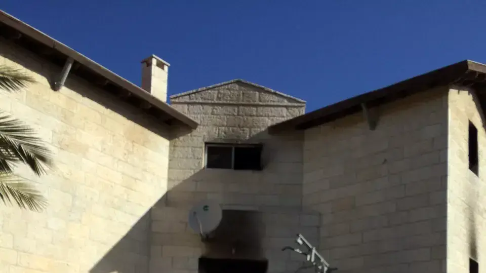 שריפה בווילה בפסגת זאב בירושלים, בת 24 נפגעה קשה מאוד שריפה בווילה בפסגת זאב בירושלים, בת 24 נפגעה קשה מאוד
