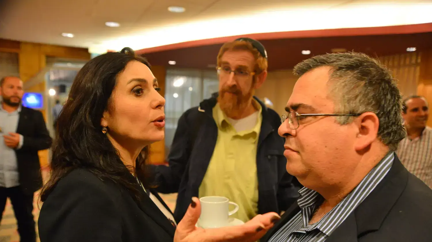ח"כ מירי רגב ומאחוריה יהודה גליק, פעיל הימין שהיה יעד לניסיון התנקשות ח"כ מירי רגב ומאחוריה יהודה גליק, פעיל הימין שהיה יעד לניסיון התנקשות